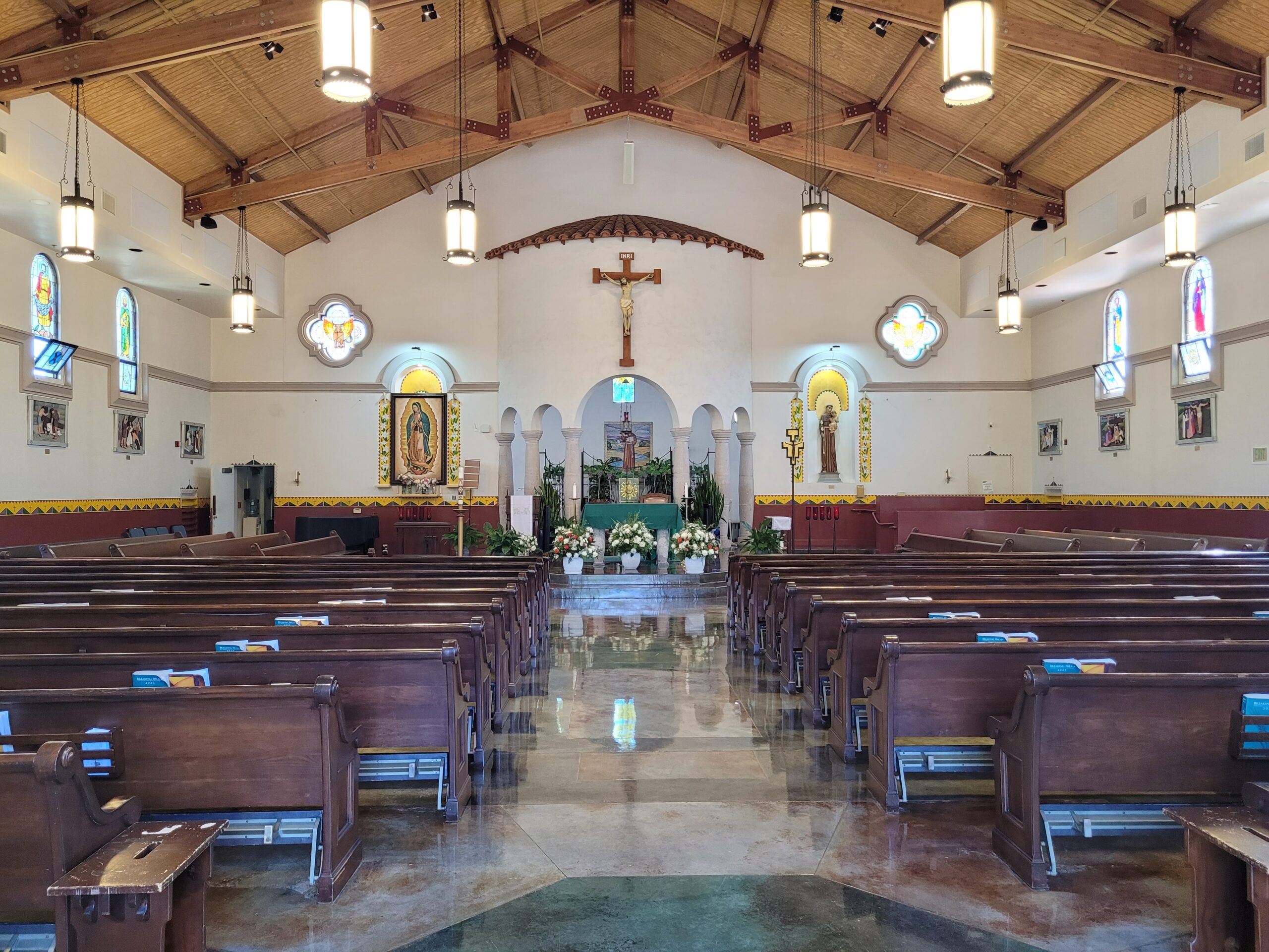 Interior de la Iglesia San Antonio de Padua